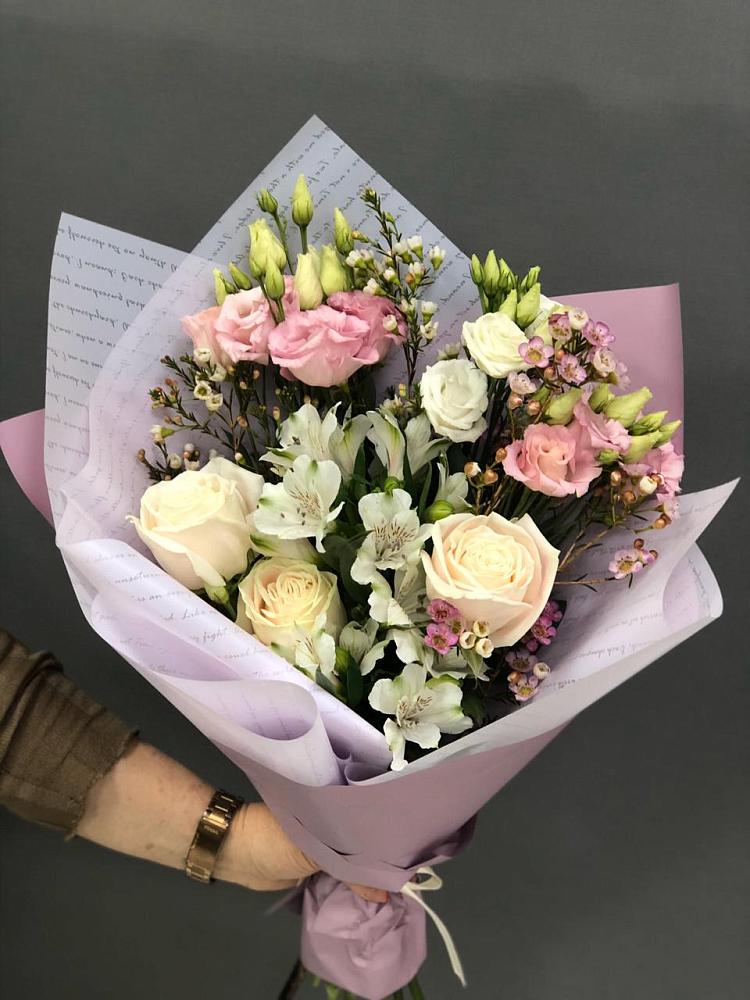 Букет цветов из: Альстромерии, Розы и Лизиантусы в Каменке Архангельской области