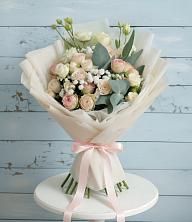 Букет цветов из:  Розы и Лизиантусы в Каменке Архангельской области