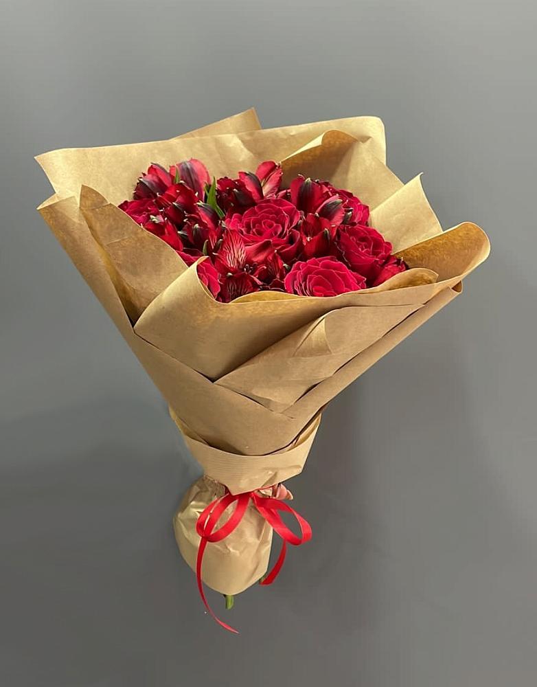 Букет цветов из: Альстромерии и Розы в Каменке Архангельской области