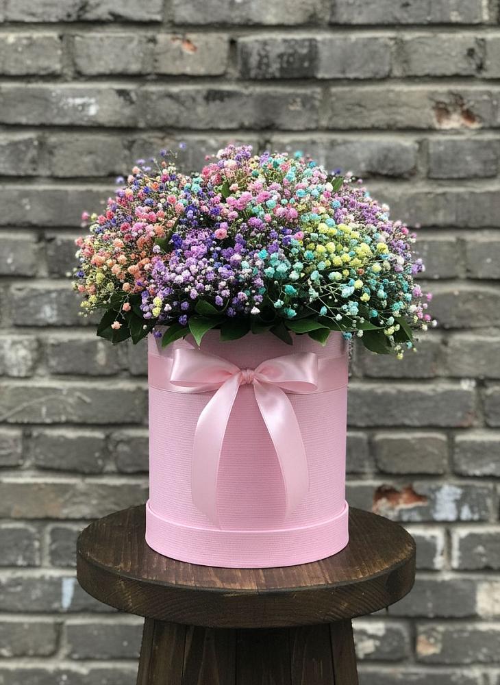 Цветочная композиция из Гипсофила и Розы в шляпной коробке в Каменке Архангельской области