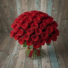 Букет 55 Красных роз Фридом #REPLACE_PRED# Каменке Архангельской области
