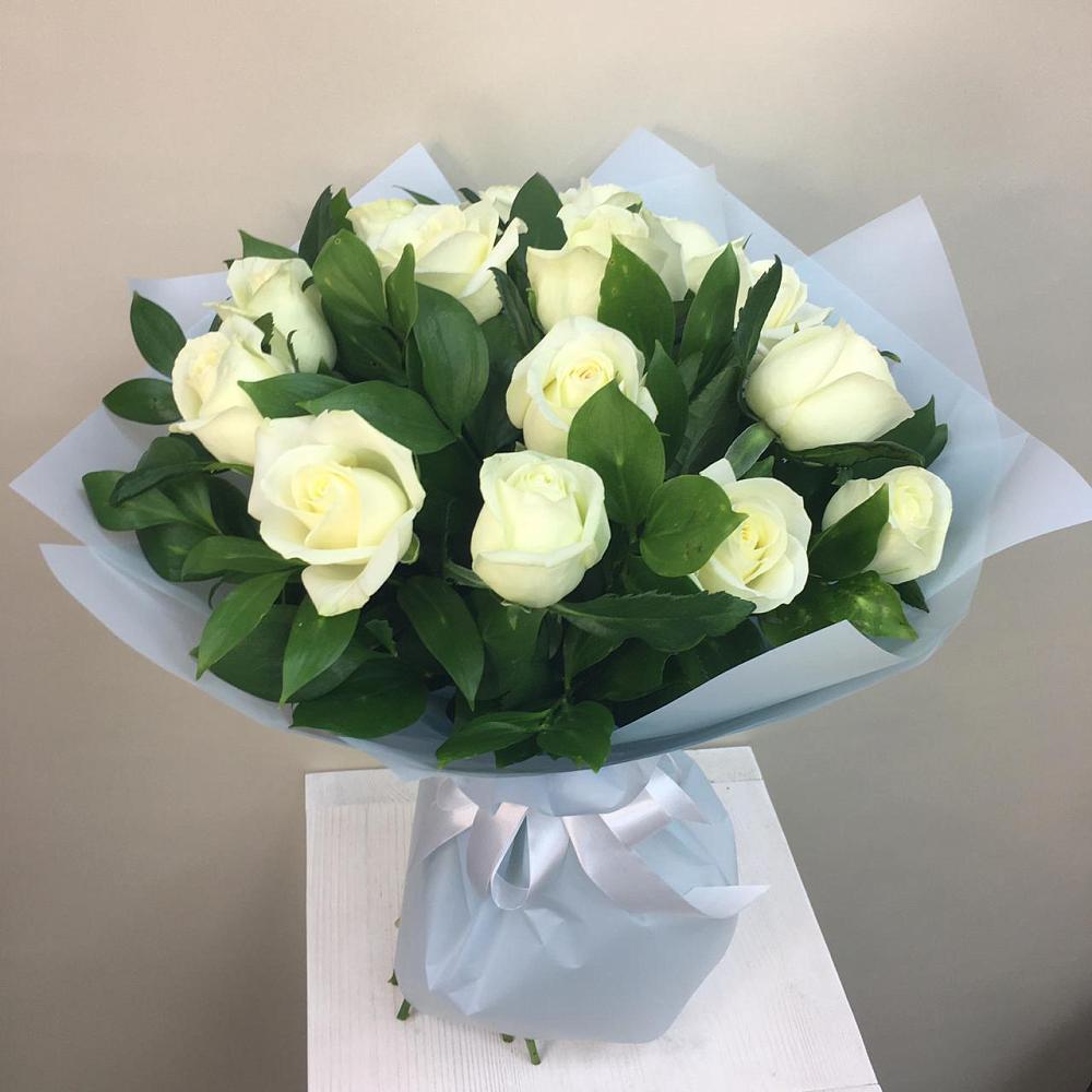 Букет 15 Белых роз Проуд в Каменке Архангельской области