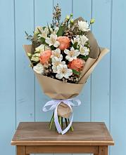 Букет цветов из:  Альстромерии, Лизиантусы, Розы и Хризантемы в Каменке Архангельской области