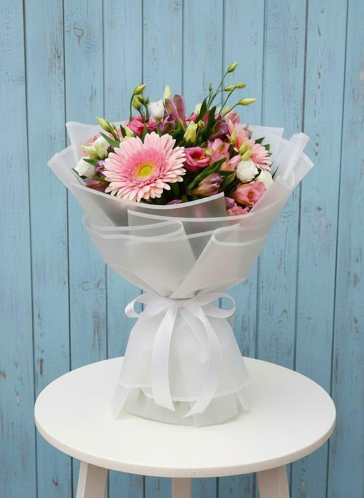 Букет цветов из: Герберы, Альстромерии и Лизиантусы в Каменке Архангельской области