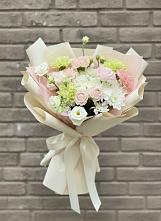 Букет цветов из:  Гвоздики, Розы, Лизиантусы и Хризантемы в Каменке Архангельской области