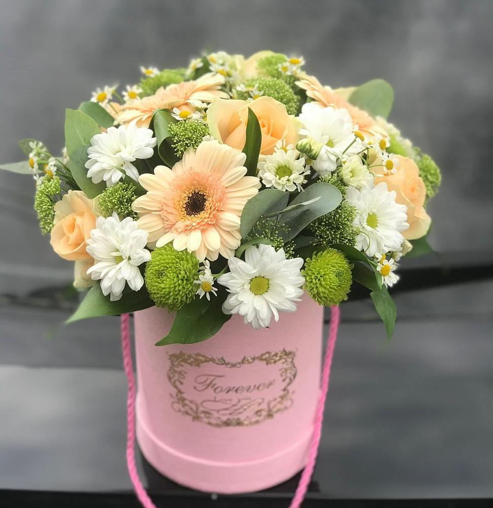 Цветочная композиция из Розы, Герберы и Хризантемы в шляпной коробке в Каменке Архангельской области