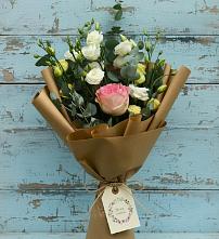 Букет цветов из:  Розы и Лизиантусы в Каменке Архангельской области
