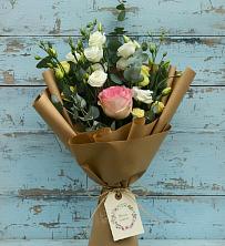 Букет цветов из:  Розы и Лизиантусы в Каменке Архангельской области
