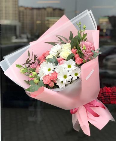 Букет цветов из: Розы, Лизиантусы и Хризантемы в Каменке Архангельской области